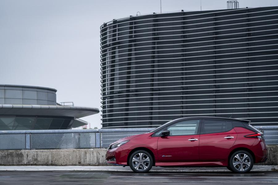  Nissan Leaf e+ 2019 года  (UK) (фото 8 из 19)